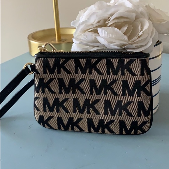 MK wristlet - Picture 2 of 5